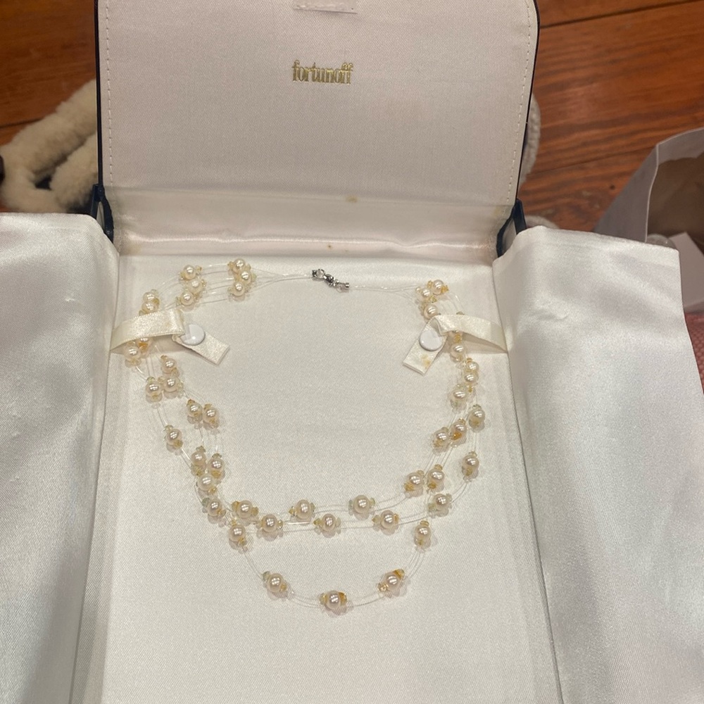 Used pearl necklace